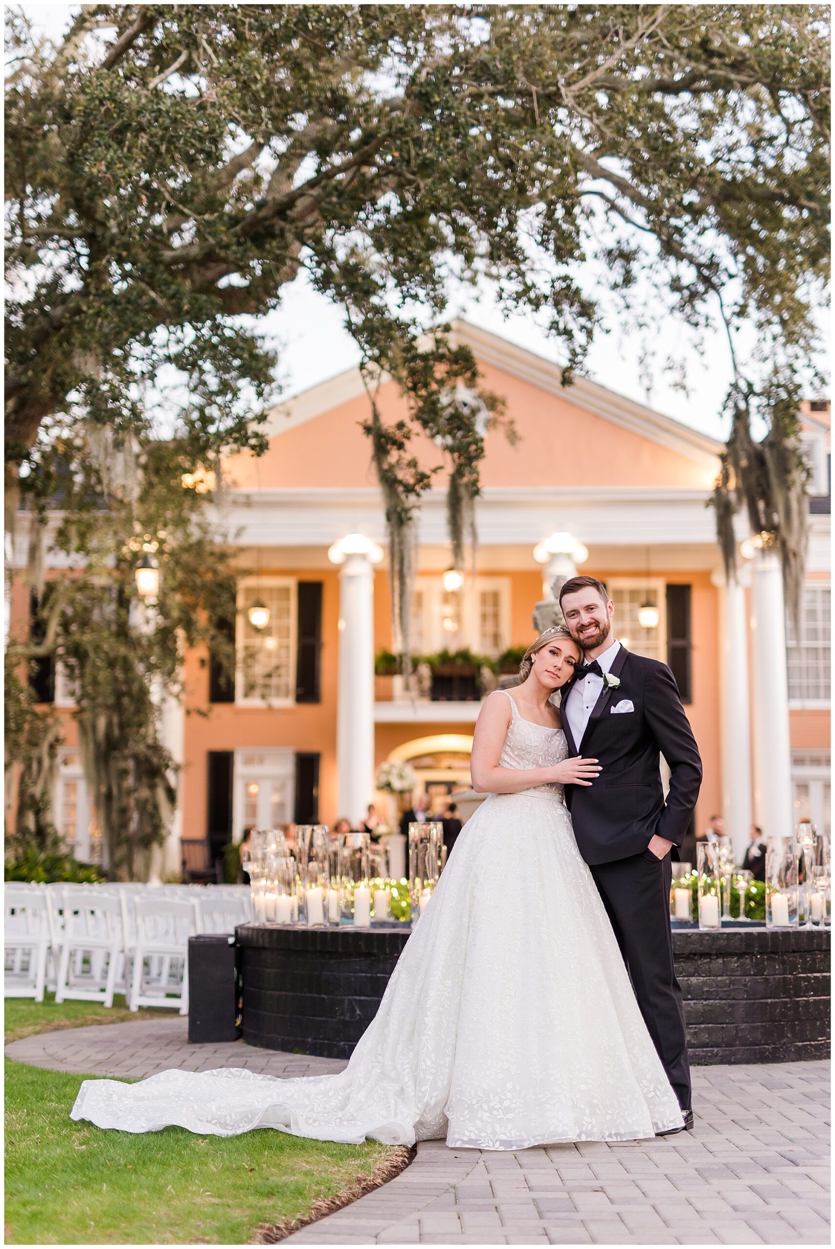 Couple in front of the Southern Oaks Venue in New Orleans, LA