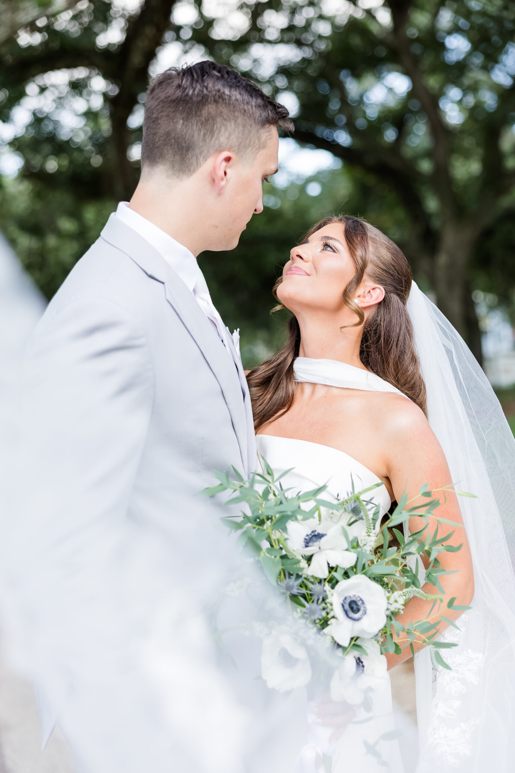 bride and groom at oak crest mansion on wedding day